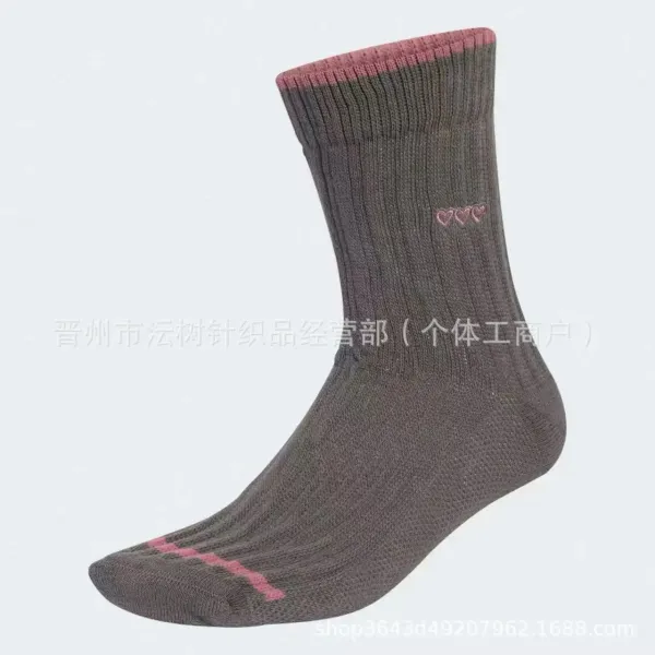 Design Ribbed Crew Sock with Heart Embroidery Gray Pink - 1