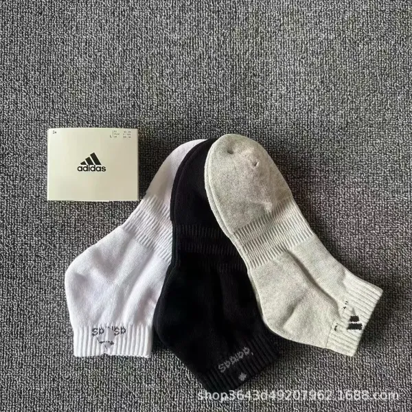 Design White Ankle Socks with Minimalist Logo - 10