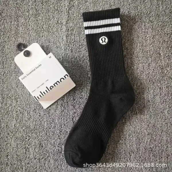 Lululemon Daily Essential Socks Black Crew - 1