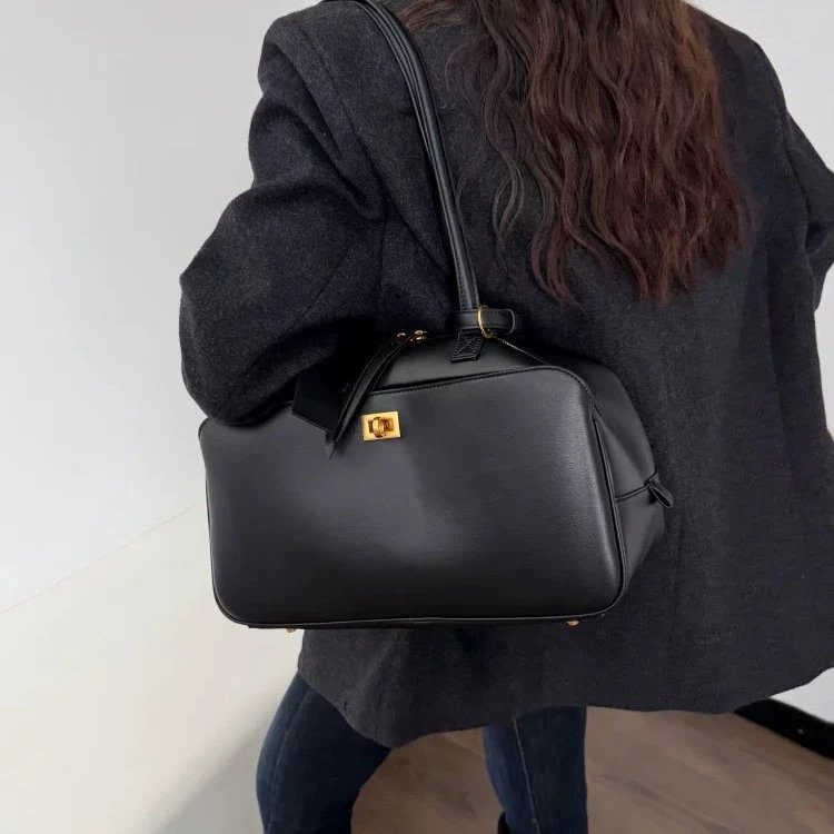 跨境供货牛皮保龄球女包真皮腋下包通勤大容量时尚手提单肩枕头包