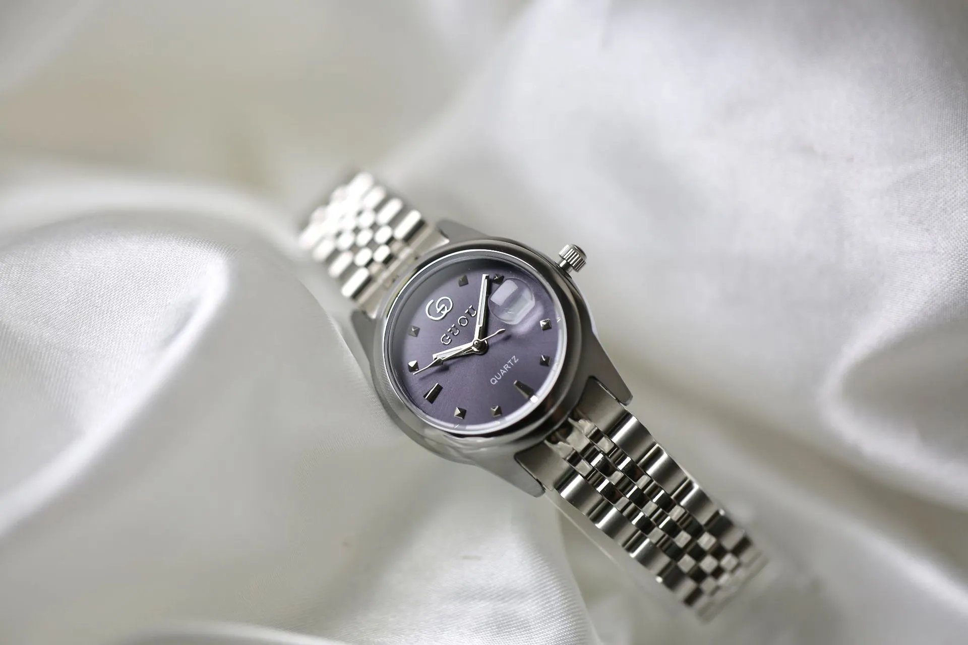 Gucci G-Timeless Quartz Watch Burgundy Dial Silver Stainless Steel Bracelet Watches - 10