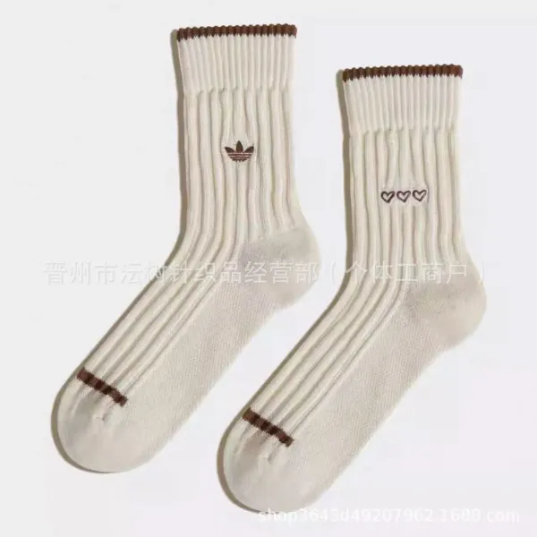 Design Ribbed Crew Sock with Heart Embroidery Gray Pink - 6