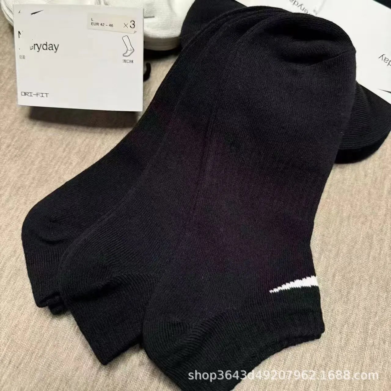 Nike Everyday Dri-FIT White Crew Socks - 7