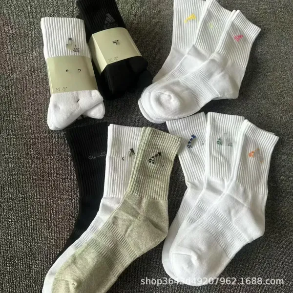 Design White Ankle Socks with Minimalist Logo - 3