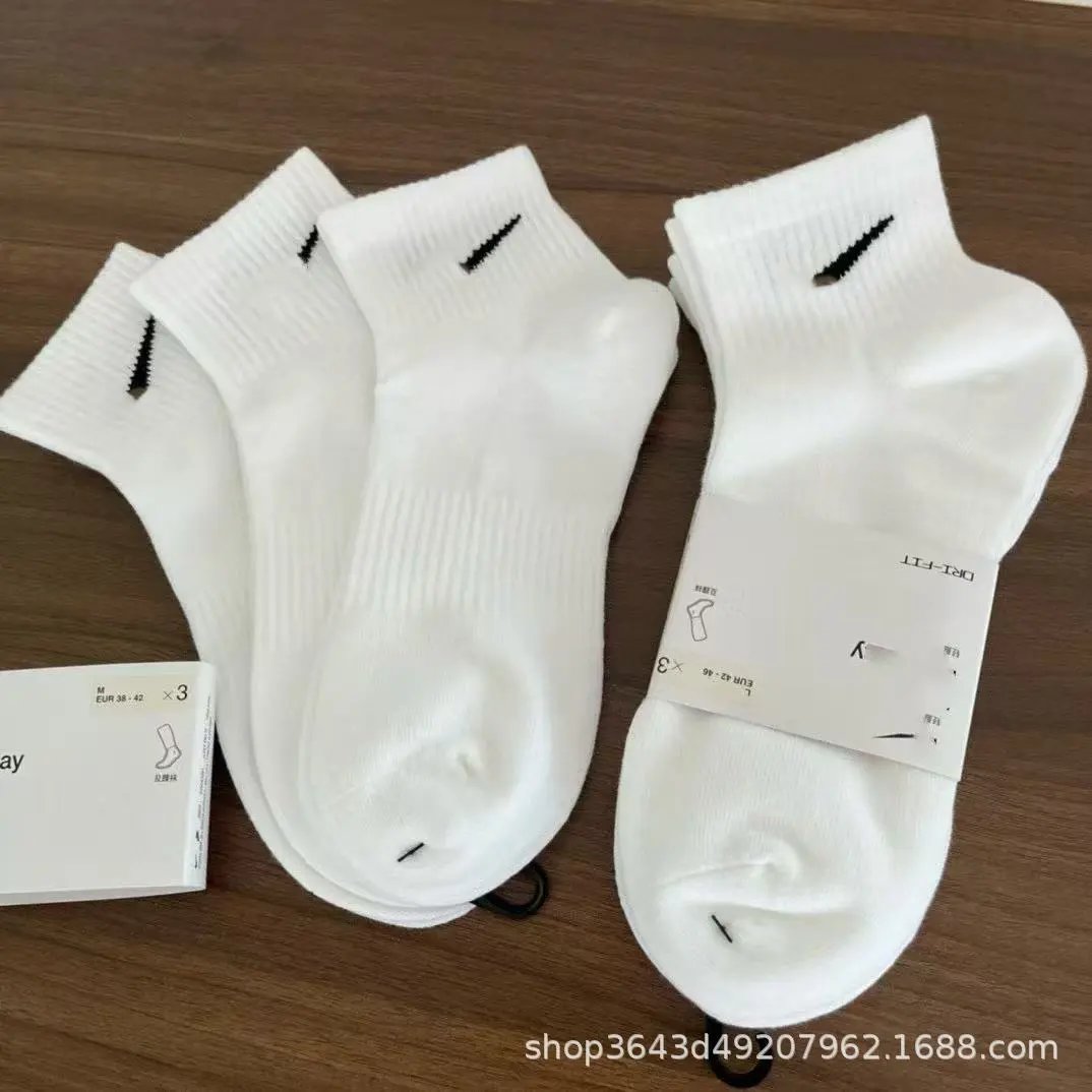 Nike Everyday Dri-FIT White Crew Socks - 4