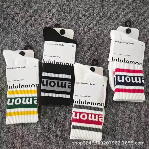 Lululemon Daily Essential Socks White Crew - 3
