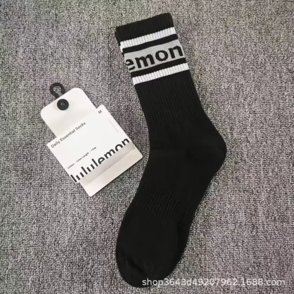 Lululemon Daily Essential Socks White Crew - 7