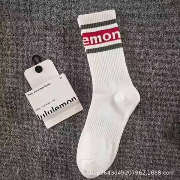 Lululemon Daily Essential Socks White Crew - 1