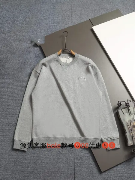 Design Crewneck Sweatshirt Gray Sweater - 1