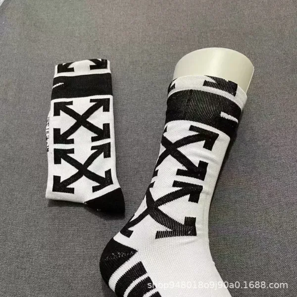 Off-White Arrow Pattern Crew Socks Black White - 1