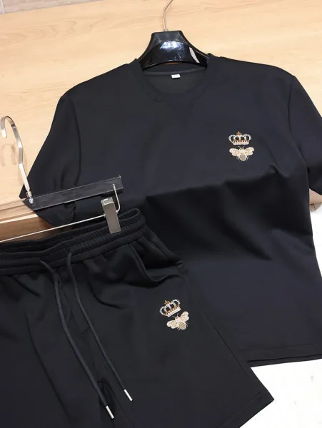 Design Crown Bee Embroidered Black T-Shirt - 16