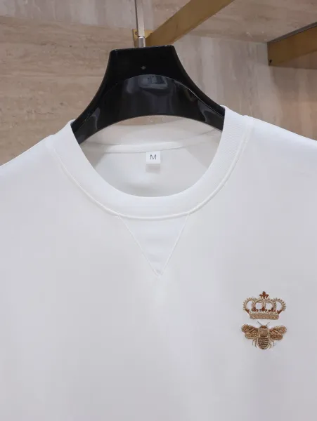 Design Crown Bee Embroidered Black T-Shirt - 34