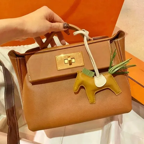 Hermès Kelly Pochette in Tan with Gold Hardware and Rodeo Charm Handbags - 1
