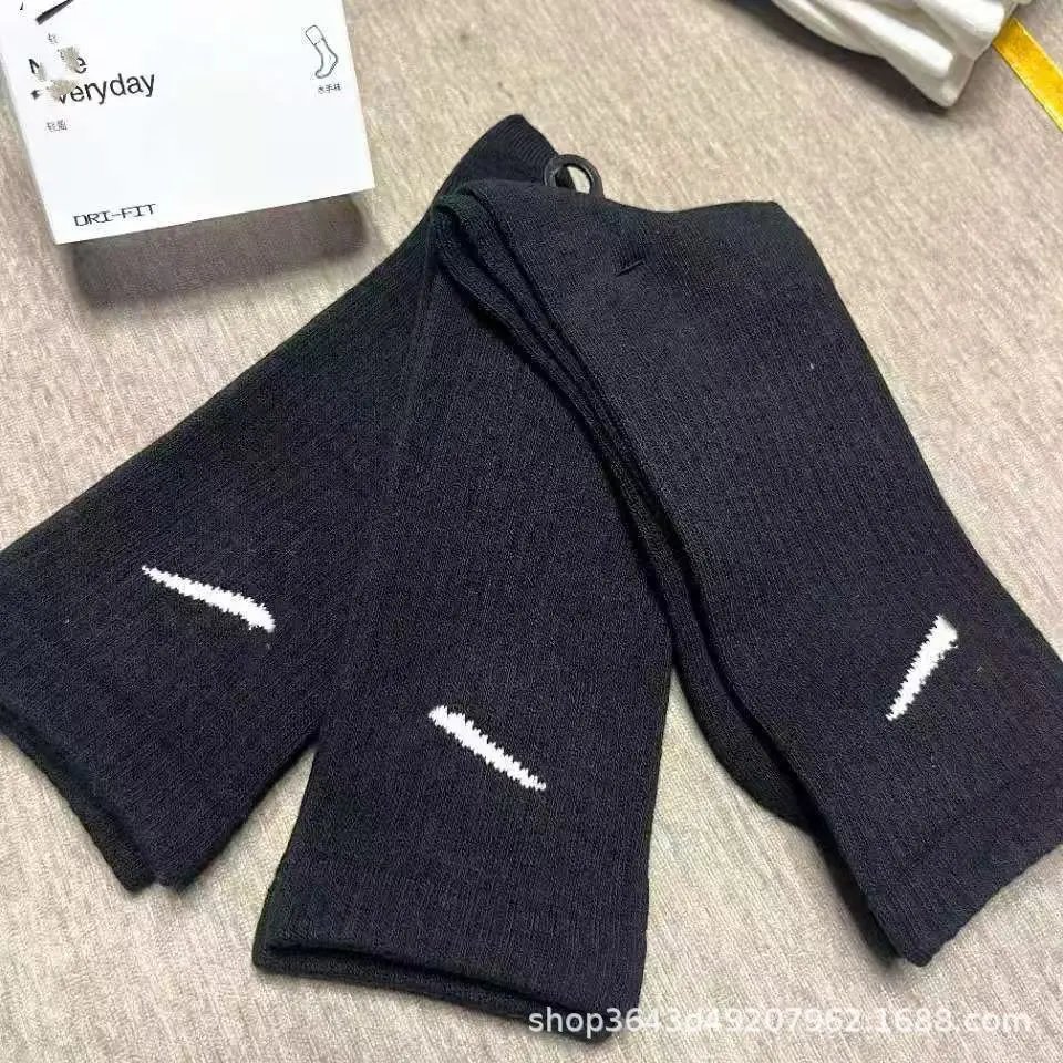 Nike Everyday Dri-FIT White Crew Socks - 3