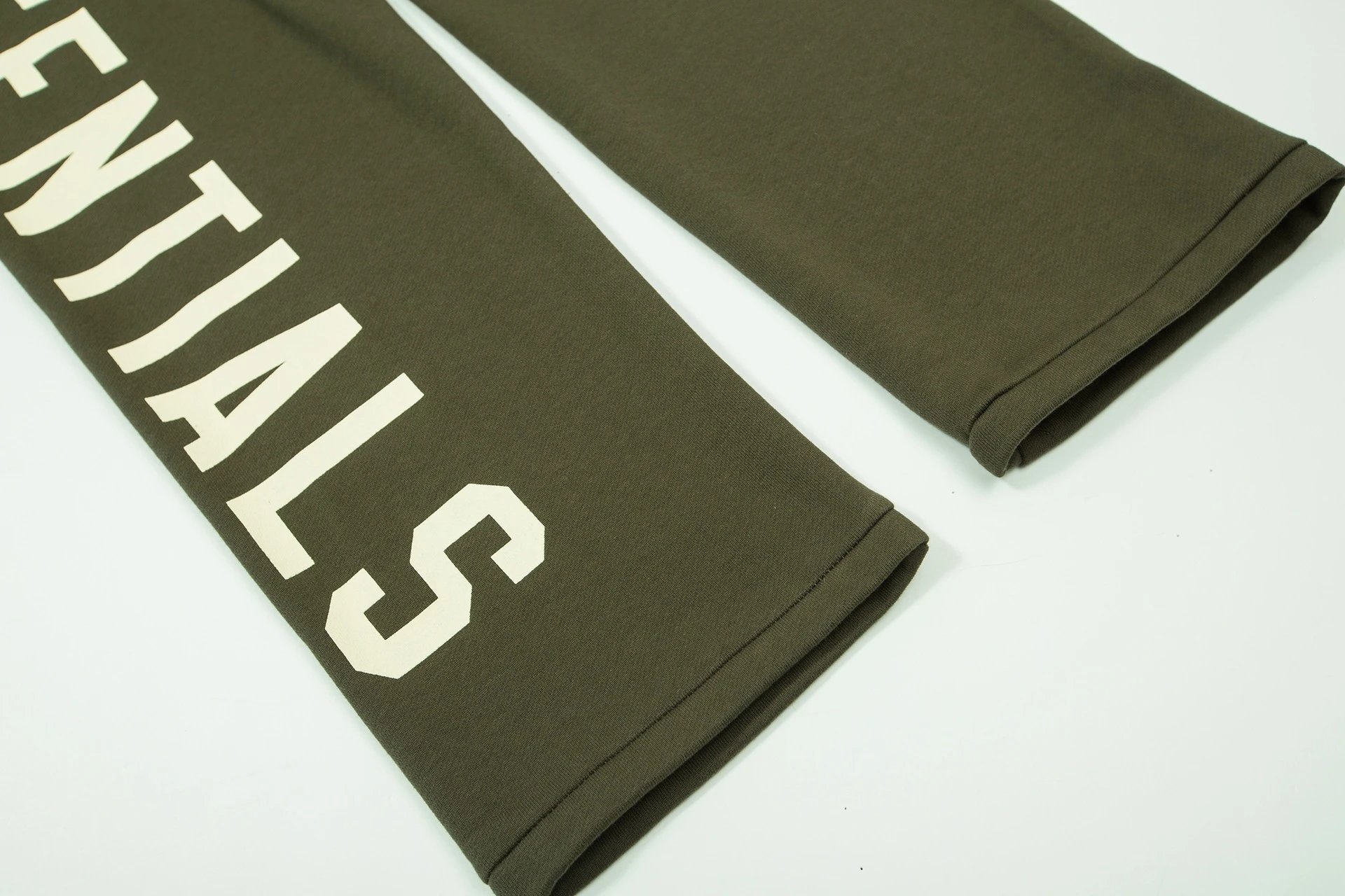 Fear of God Essentials Sweatpants Coral - 46