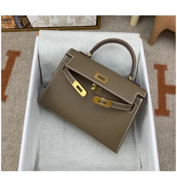 Hermès Kelly 25cm Epsom Black Gold Hardware Handbag - 25