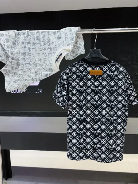 Louis Vuitton LV Logo Embellished Black T-Shirt - 5