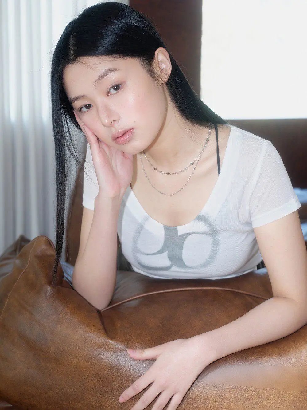 Design Sheer Cropped T-Shirt with Abstract Graphic White Top - 5