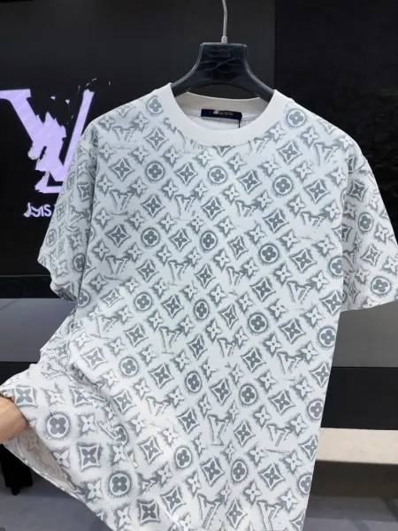Louis Vuitton LV Logo Embellished Black T-Shirt - 6