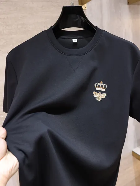 Design Crown Bee Embroidered Black T-Shirt - 25
