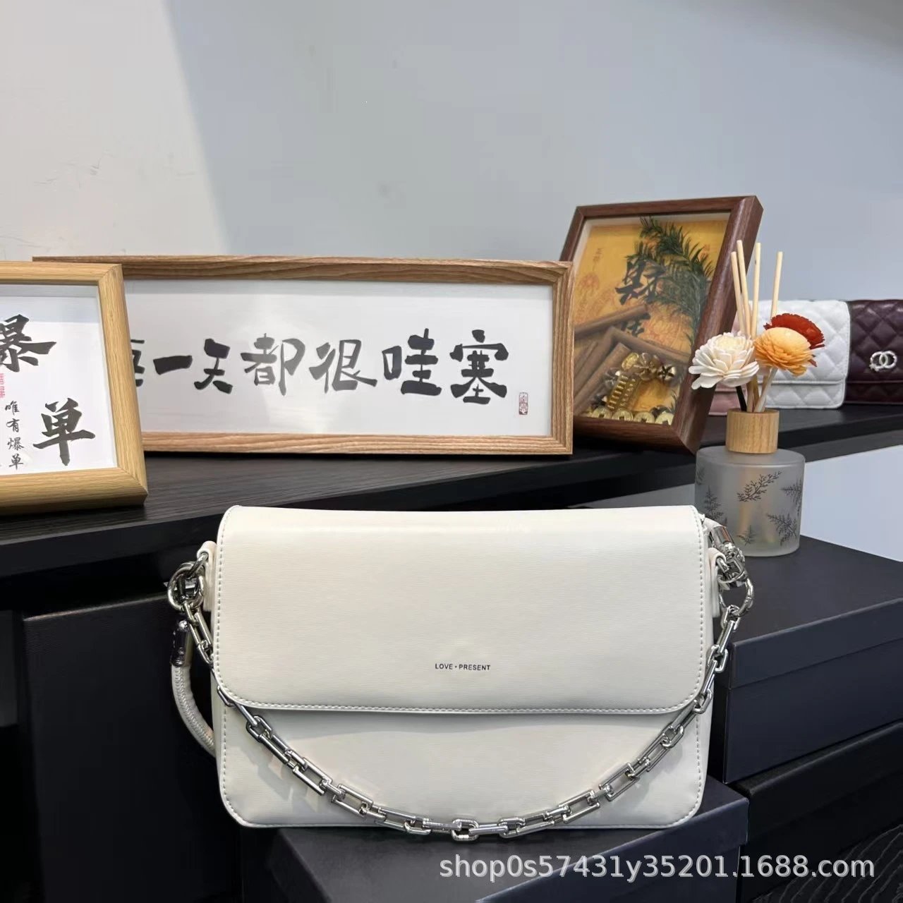 Design Love Present Chain Shoulder Bag White Shoulder Bags