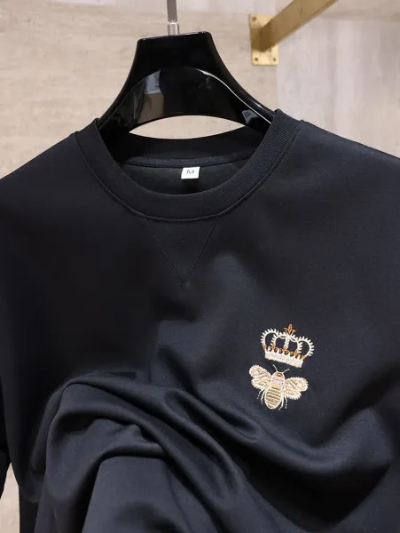 Design Crown Bee Embroidered Black T-Shirt - 22