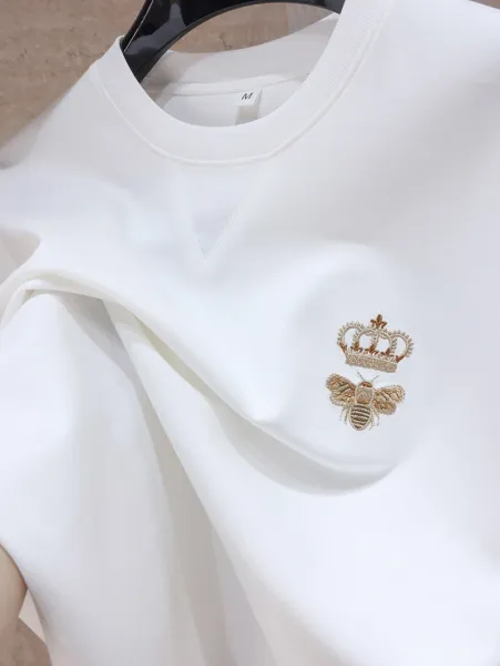 Design Crown Bee Embroidered Black T-Shirt - 35