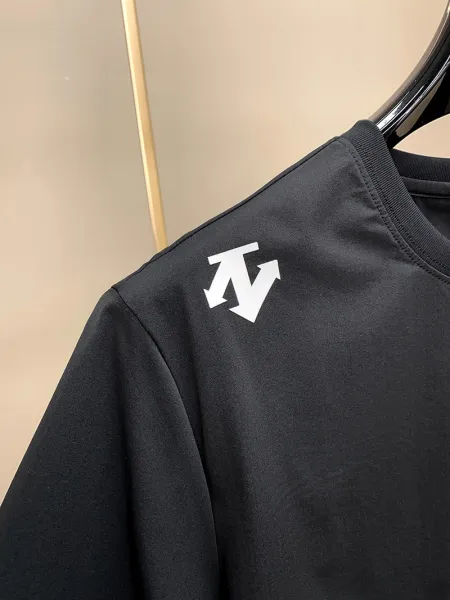 Design Dr. Sport Zip Pocket Performance T-Shirt Black Tops.t Shirts - 24