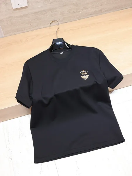 Design Crown Bee Embroidered Black T-Shirt - 29