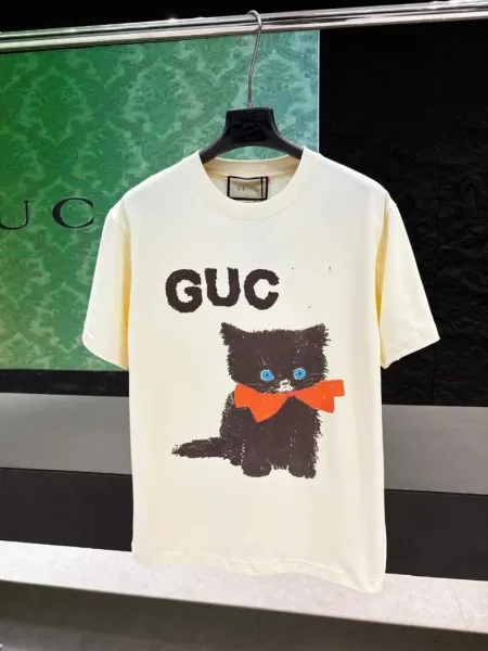Gucci x Sanrio Hello Kitty Banana Print Cream T-Shirt - 10