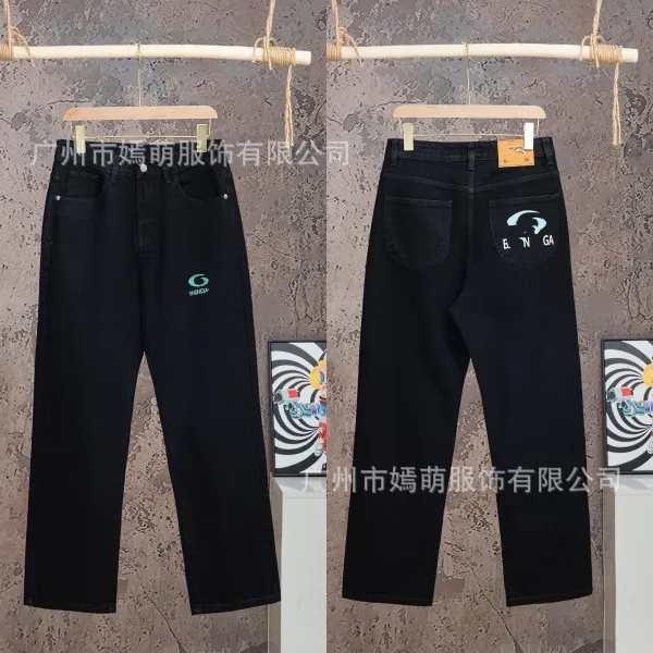 Design Embroidered Logo Straight-Leg Black Jeans - 1