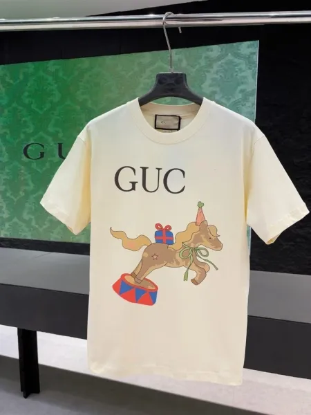 Gucci x Sanrio Hello Kitty Banana Print Cream T-Shirt - 19