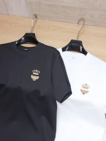Design Crown Bee Embroidered Black T-Shirt - 13