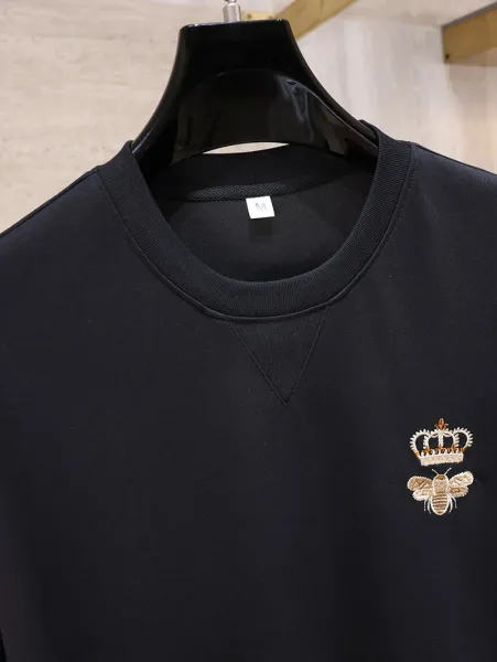 Design Crown Bee Embroidered Black T-Shirt - 23
