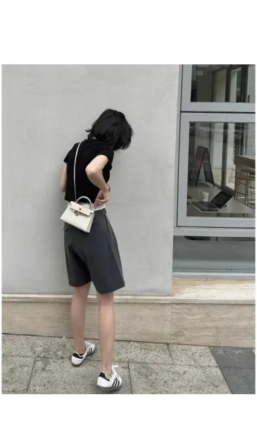 Hermès Kelly 25cm Epsom Black Gold Hardware Handbag - 2