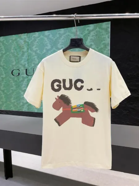 Gucci x Sanrio Hello Kitty Banana Print Cream T-Shirt - 21