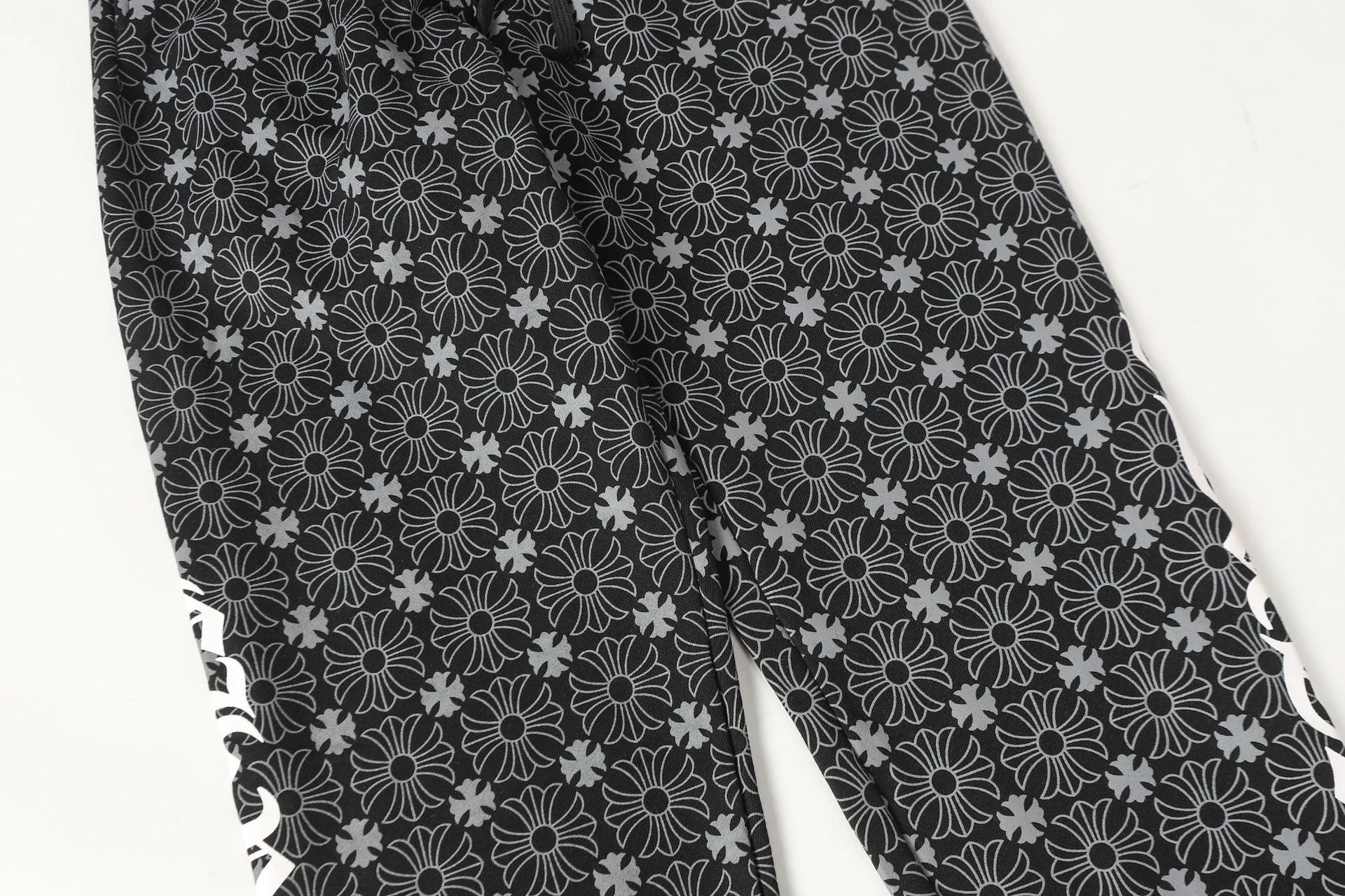 Chrome Hearts Daisy Print Sweatpants Black - 4