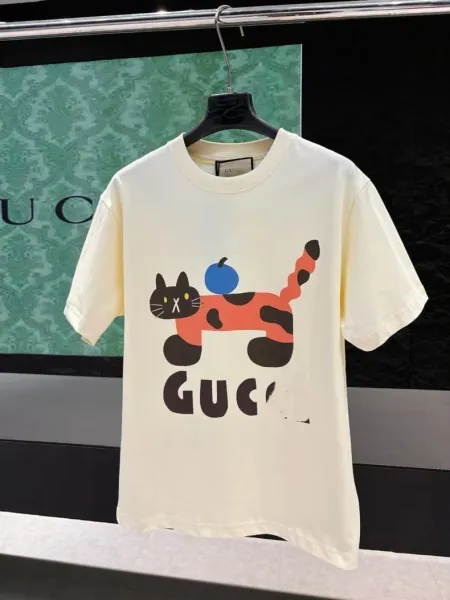 Gucci x Sanrio Hello Kitty Banana Print Cream T-Shirt - 14