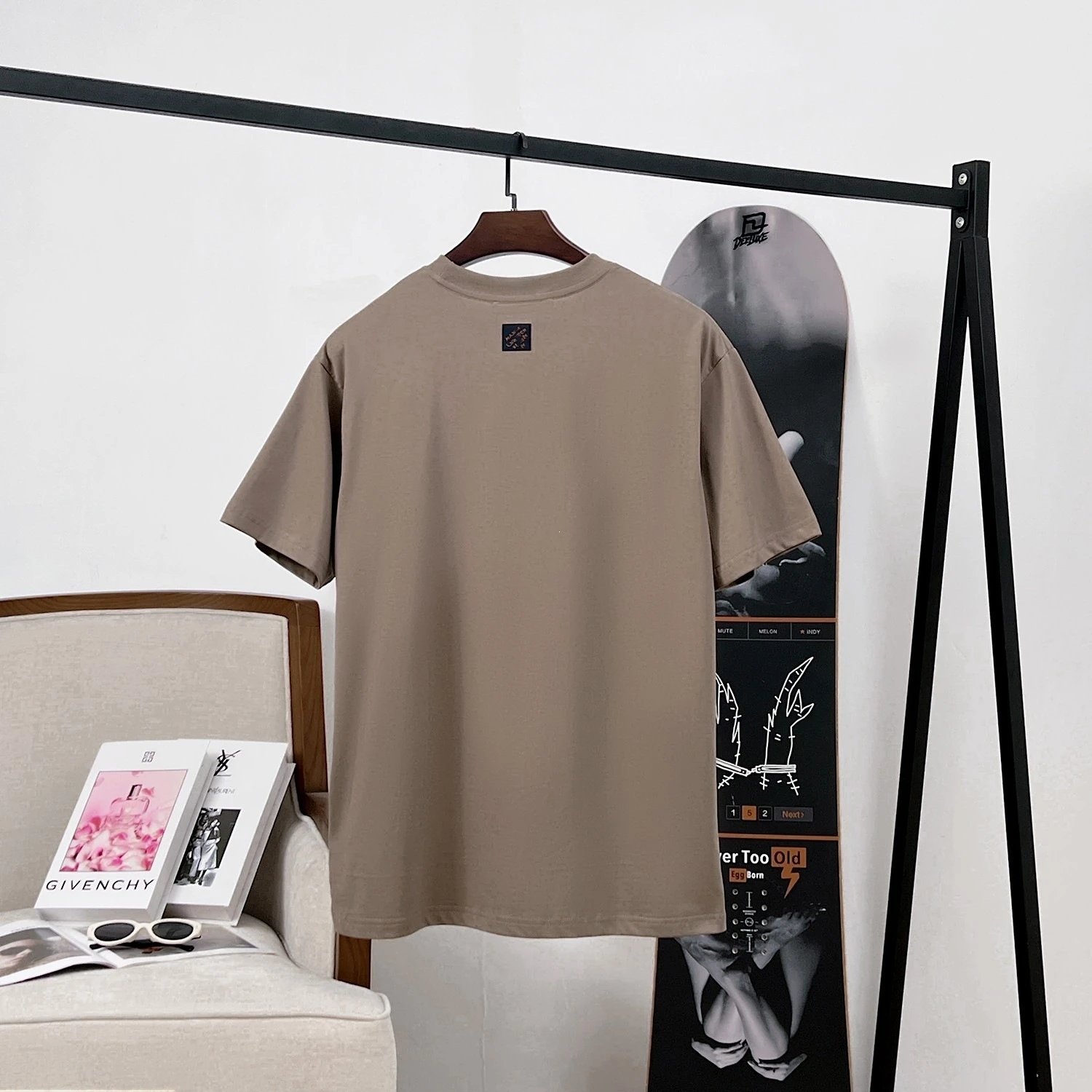 Design 'Vu ton' Script Print Beige T-Shirt - 5