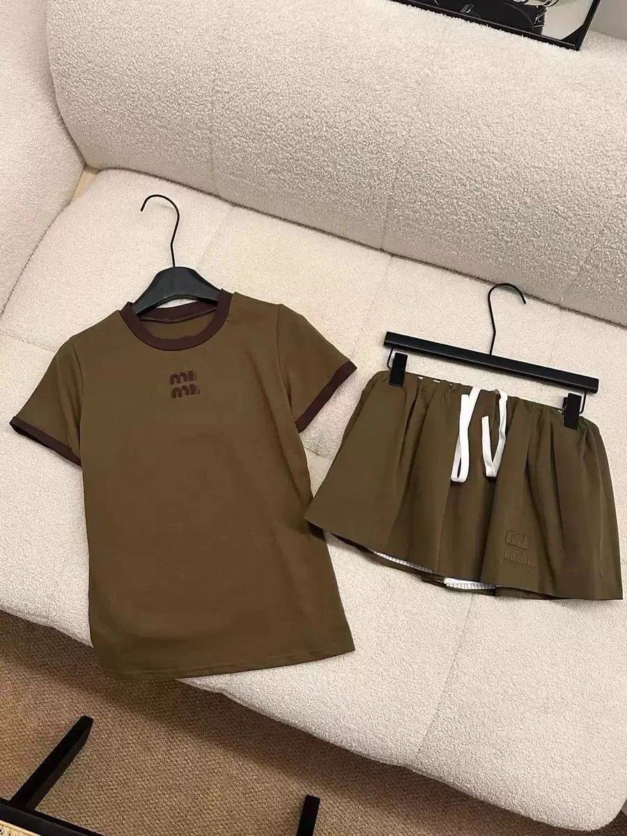 Miu Miu Logo Cropped T-Shirt and Pleated Shorts Set in Army Green - 6