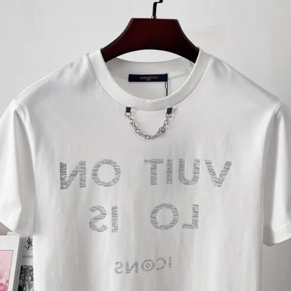 Design 'No Vuit Lo Is Icons' Black Graphic T-Shirt - 11
