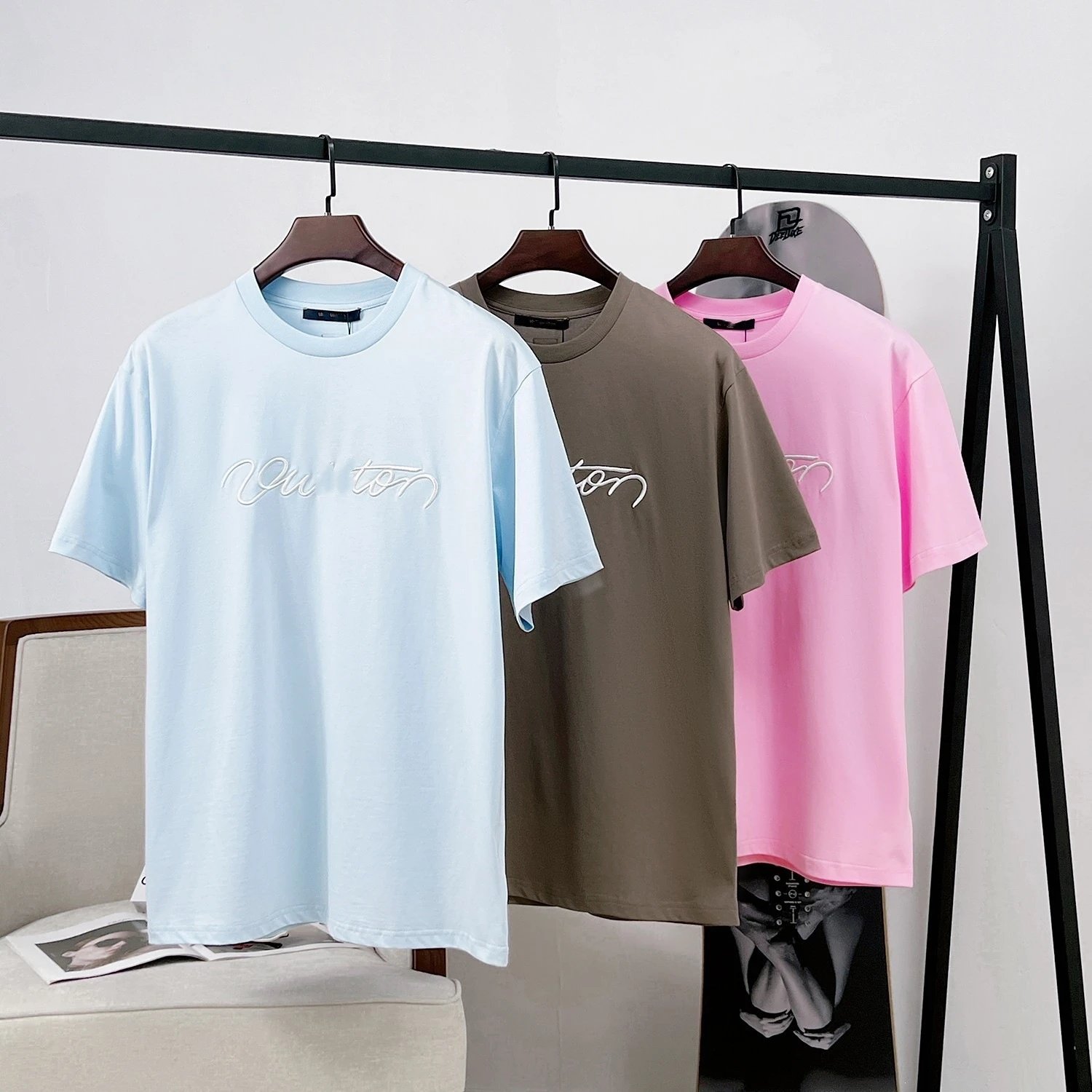 Design 'Vu ton' Script Print Beige T-Shirt - 3