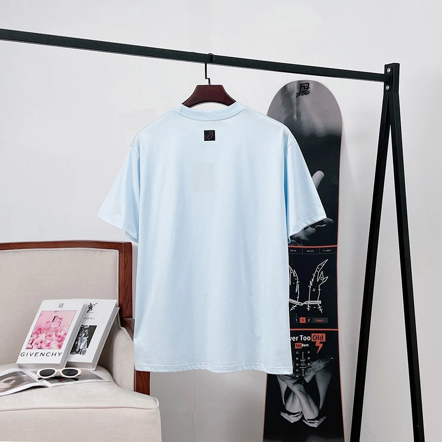 Design 'Vu ton' Script Print Beige T-Shirt - 9