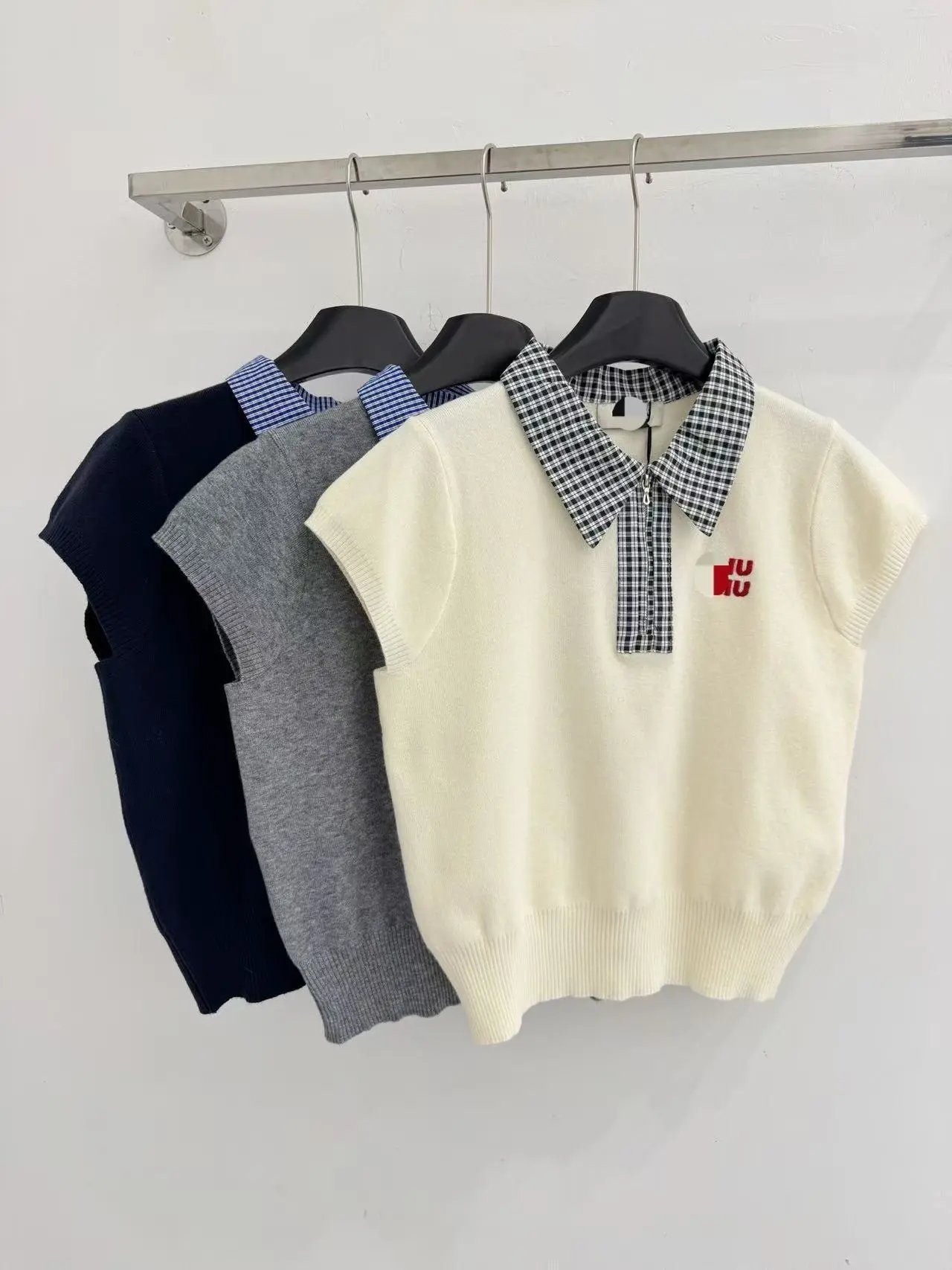 Design Collared Knit Vest Gray with Blue-White Stripe Collar Vest Top - 3