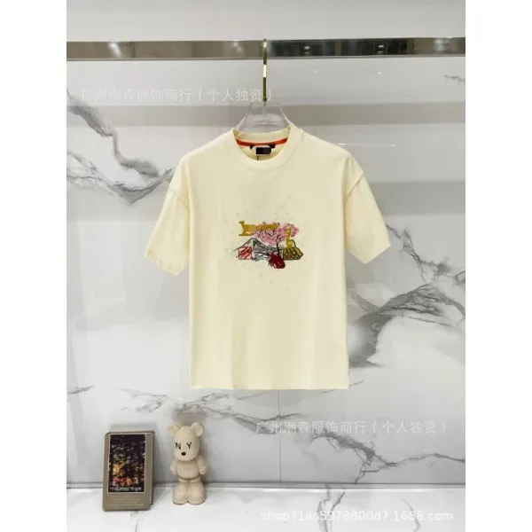 Design Embroidered Graphic T-Shirt Beige T-Shirt Tops.t Shirts - 1