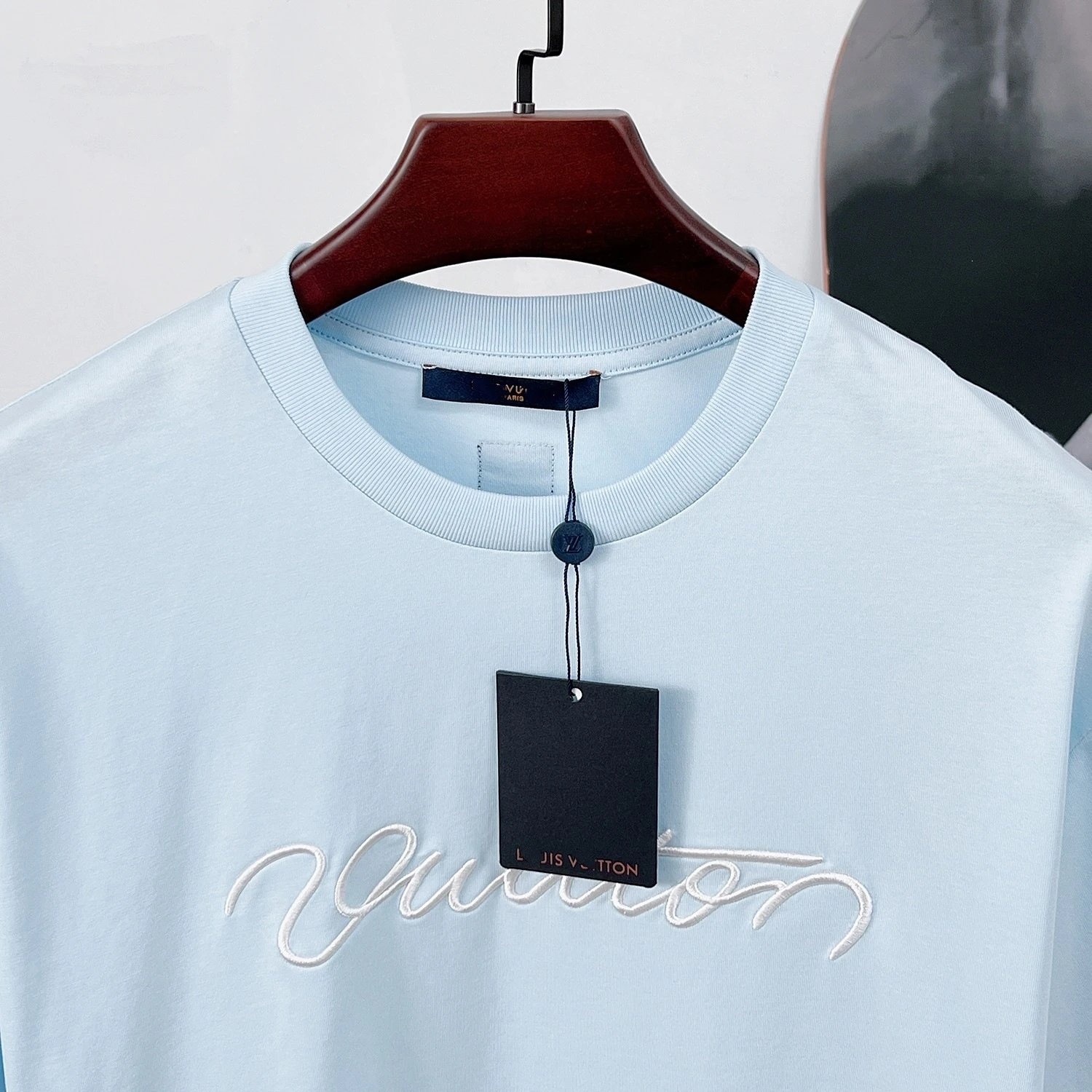 Design 'Vu ton' Script Print Beige T-Shirt - 11