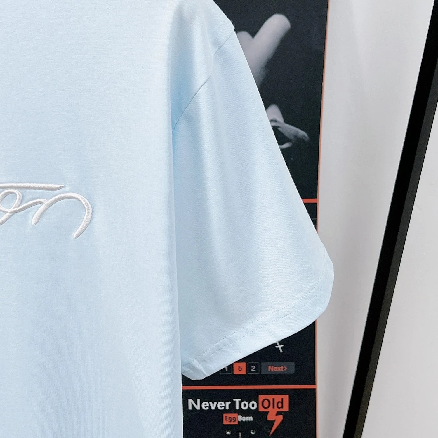 Design 'Vu ton' Script Print Beige T-Shirt - 15