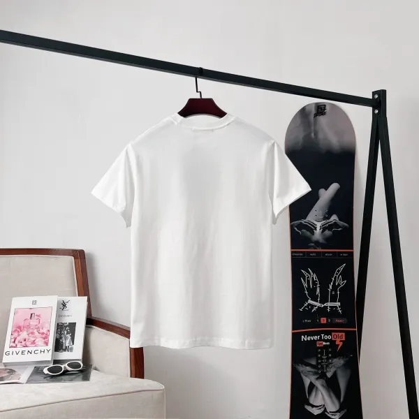 Design 'No Vuit Lo Is Icons' Black Graphic T-Shirt - 7