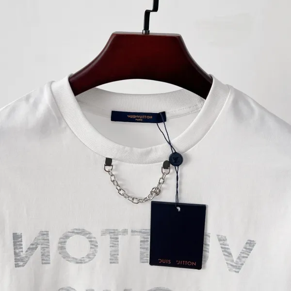 Design 'No Vuit Lo Is Icons' Black Graphic T-Shirt - 12