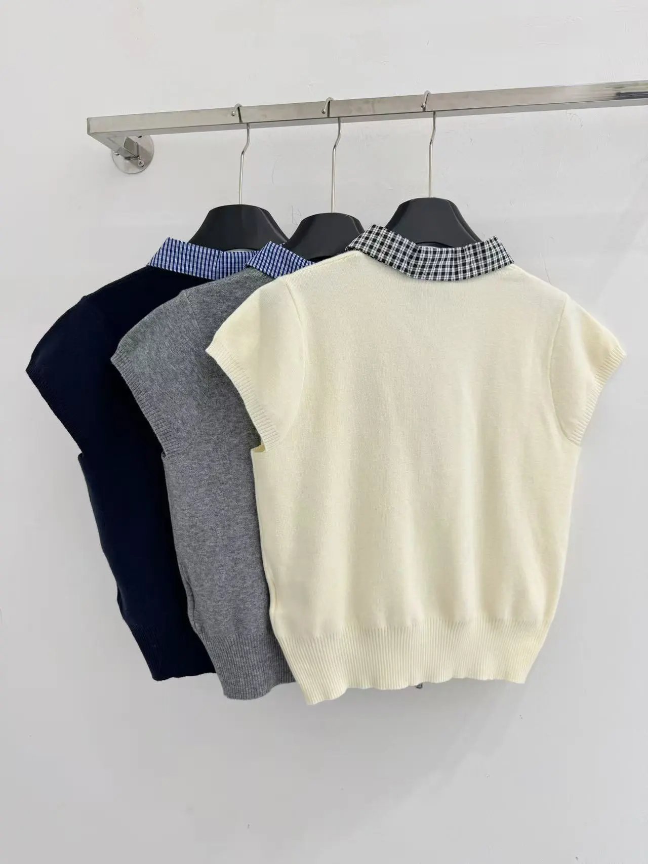 Design Collared Knit Vest Gray with Blue-White Stripe Collar Vest Top - 4